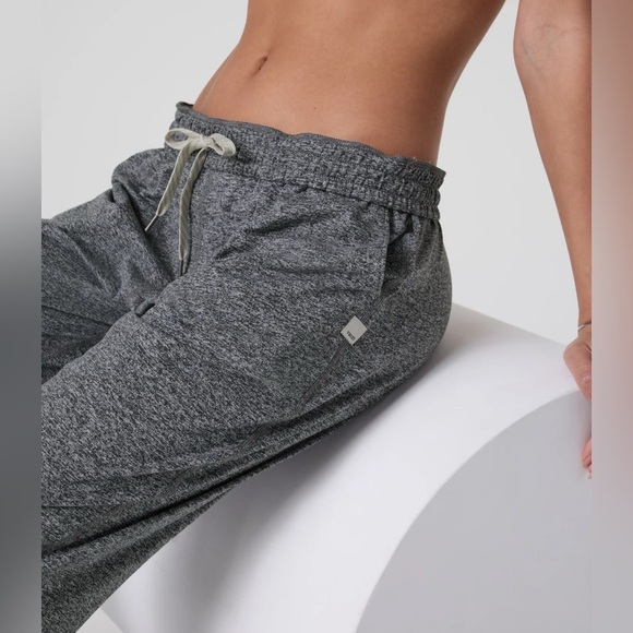 Vuori Women’s Boyfriend Sweatpant - Picture 2 of 9